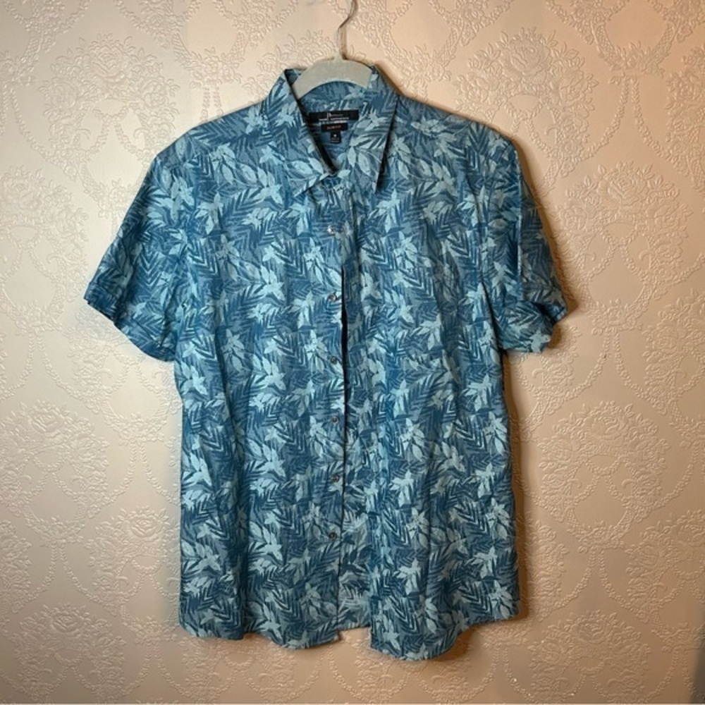 Marc Anthony slim fit shirt button down M great condition